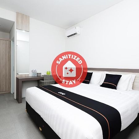 Oyo 2298 Jebres House Syariah Hotel Surakarta  Ngoại thất bức ảnh