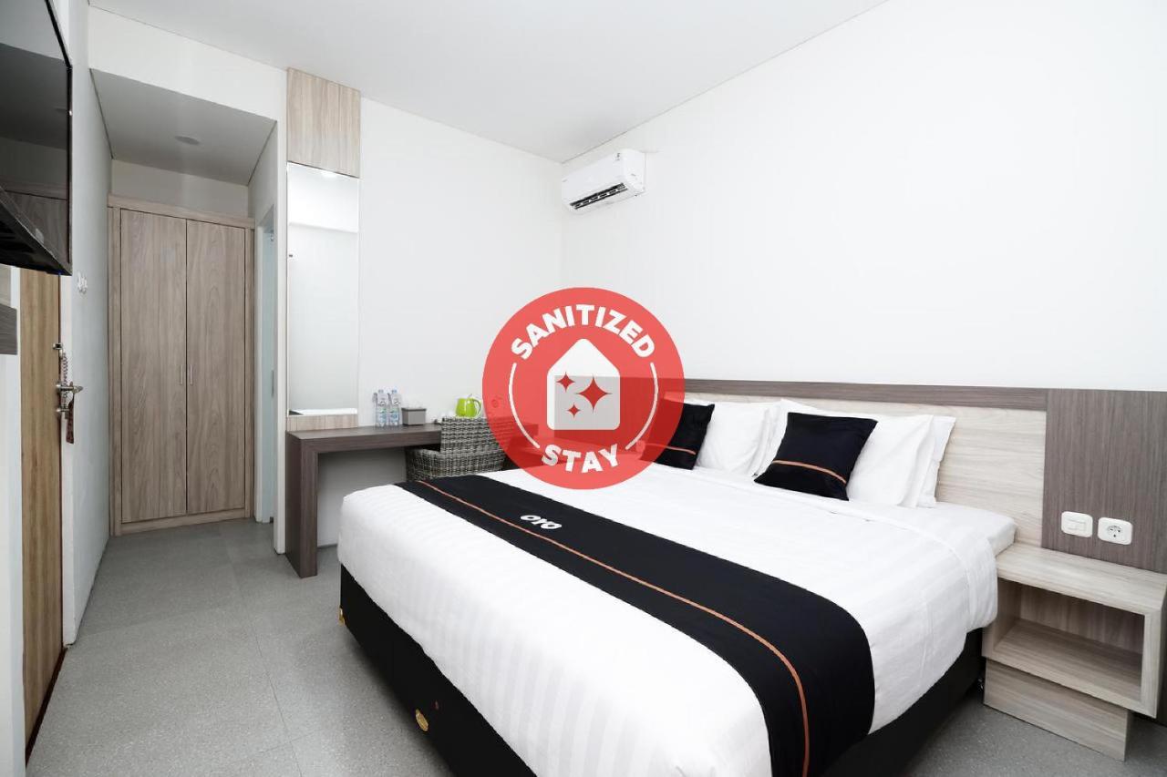 Oyo 2298 Jebres House Syariah Hotel Surakarta  Ngoại thất bức ảnh