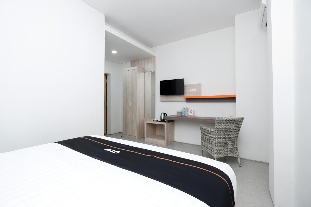Oyo 2298 Jebres House Syariah Hotel Surakarta  Ngoại thất bức ảnh