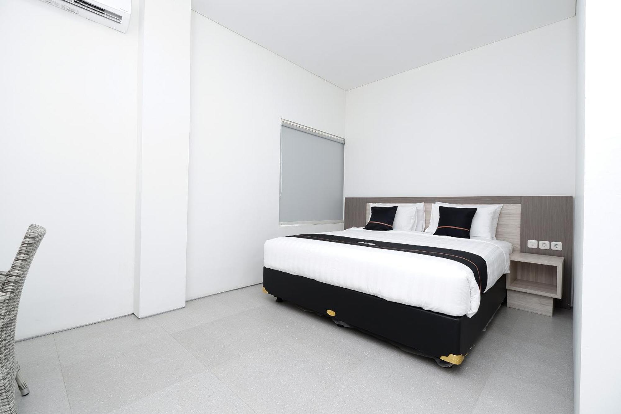 Oyo 2298 Jebres House Syariah Hotel Surakarta  Ngoại thất bức ảnh