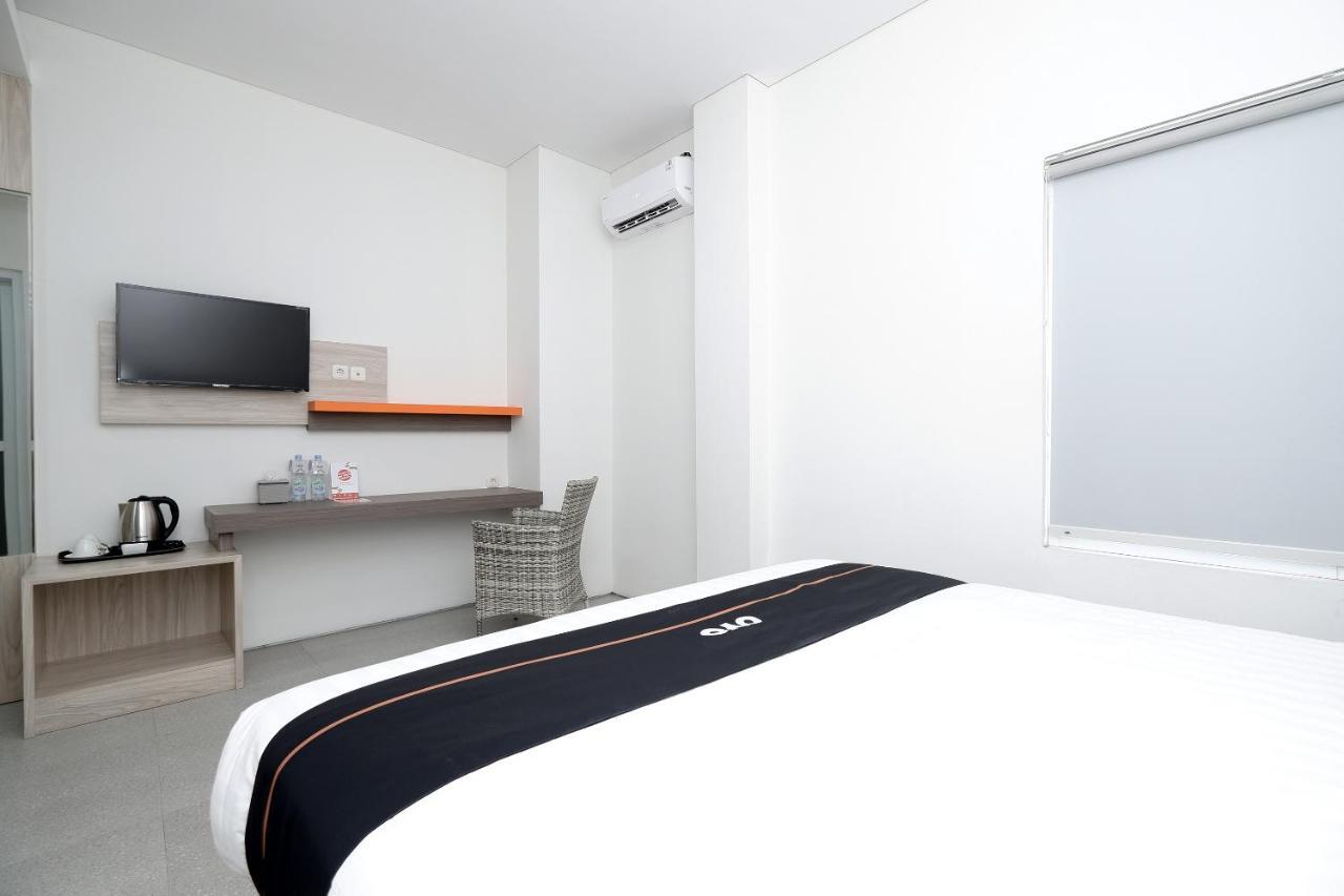 Oyo 2298 Jebres House Syariah Hotel Surakarta  Ngoại thất bức ảnh