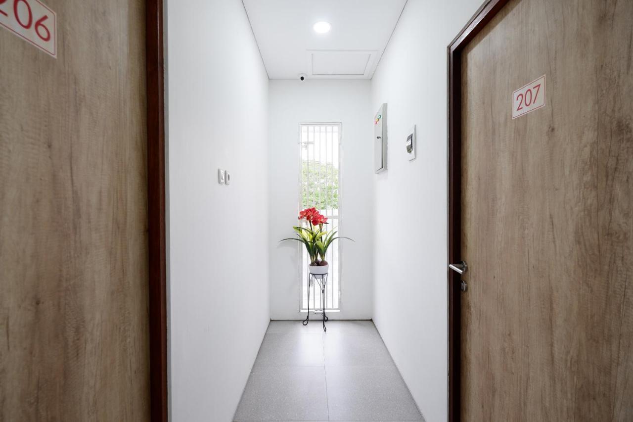 Oyo 2298 Jebres House Syariah Hotel Surakarta  Ngoại thất bức ảnh