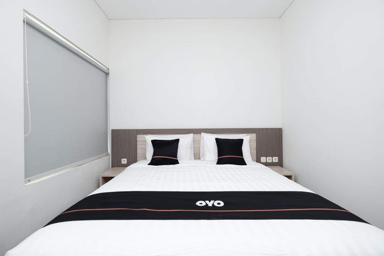 Oyo 2298 Jebres House Syariah Hotel Surakarta  Ngoại thất bức ảnh