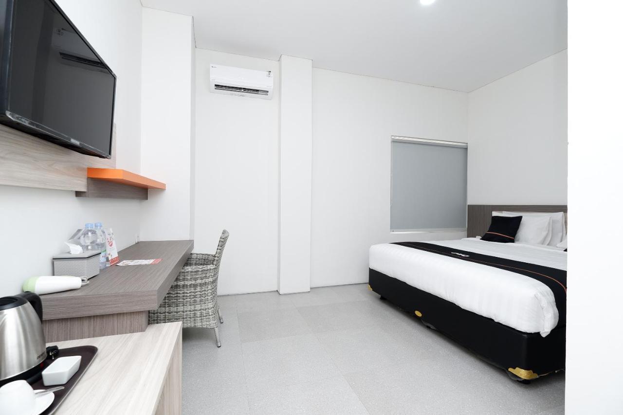 Oyo 2298 Jebres House Syariah Hotel Surakarta  Ngoại thất bức ảnh