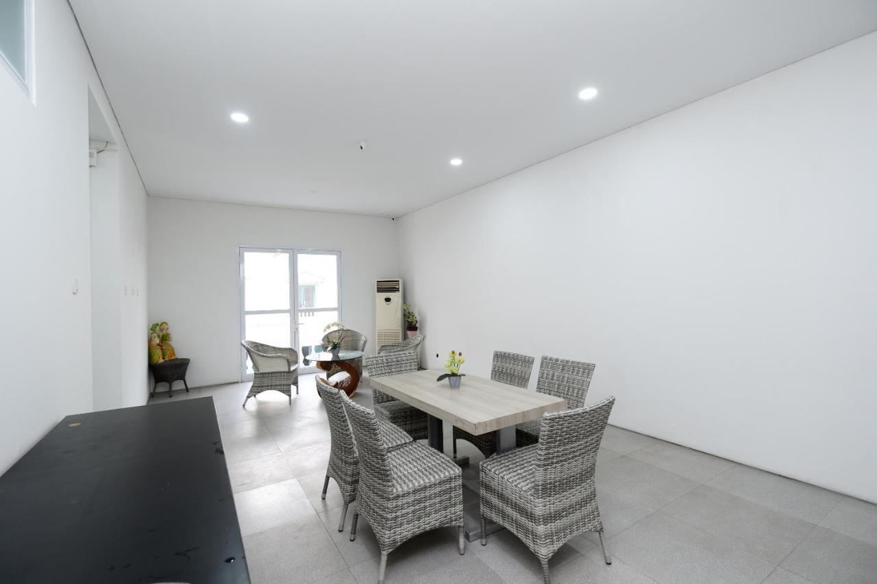Oyo 2298 Jebres House Syariah Hotel Surakarta  Ngoại thất bức ảnh