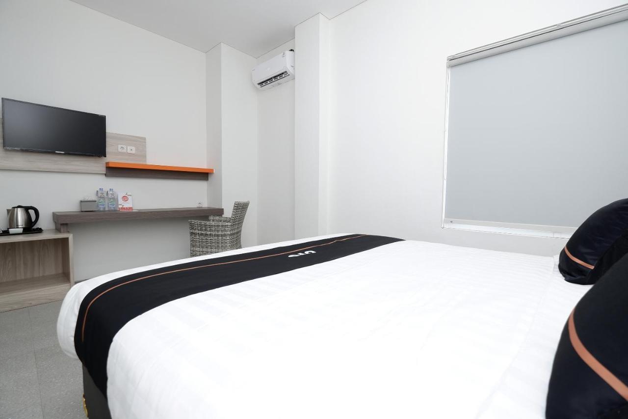 Oyo 2298 Jebres House Syariah Hotel Surakarta  Ngoại thất bức ảnh