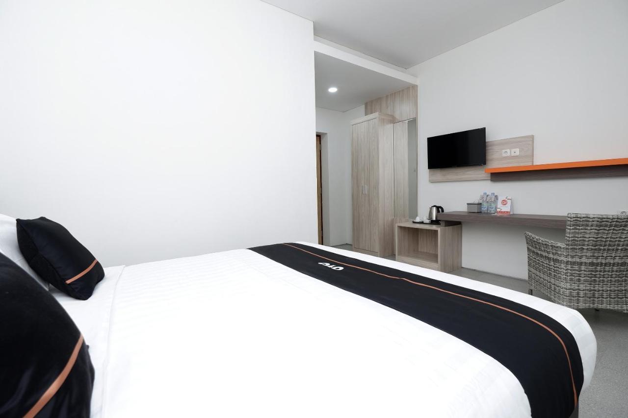 Oyo 2298 Jebres House Syariah Hotel Surakarta  Ngoại thất bức ảnh