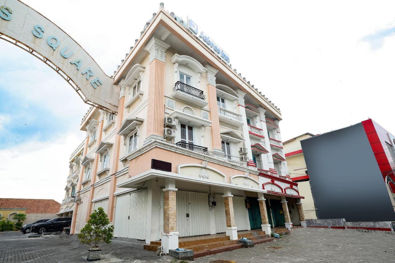 Oyo 2298 Jebres House Syariah Hotel Surakarta  Ngoại thất bức ảnh