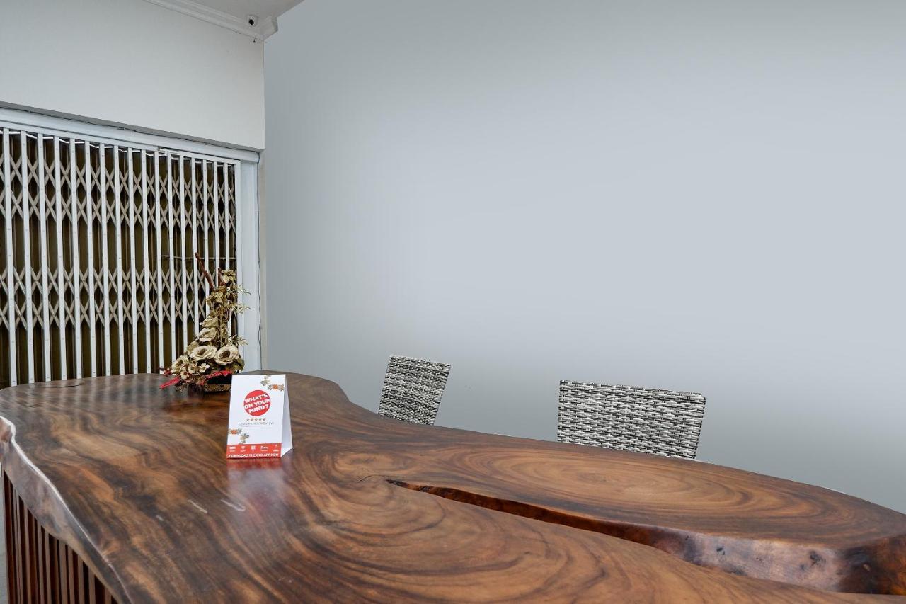 Oyo 2298 Jebres House Syariah Hotel Surakarta  Ngoại thất bức ảnh
