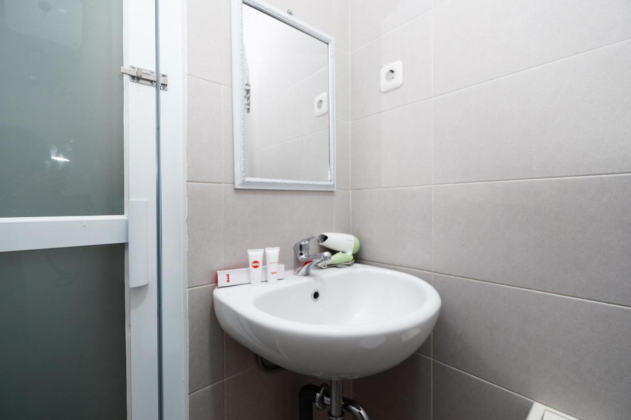 Oyo 2298 Jebres House Syariah Hotel Surakarta  Ngoại thất bức ảnh