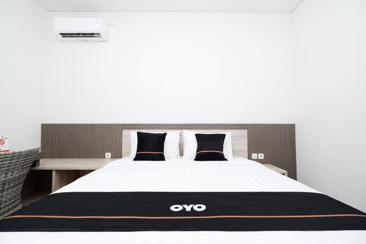 Oyo 2298 Jebres House Syariah Hotel Surakarta  Ngoại thất bức ảnh
