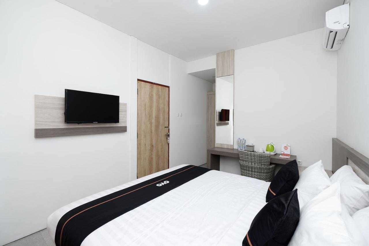 Oyo 2298 Jebres House Syariah Hotel Surakarta  Ngoại thất bức ảnh